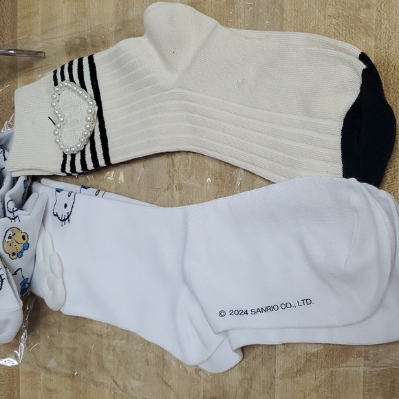 Hello Kitty socks (3) pair - Picture 1 of 5